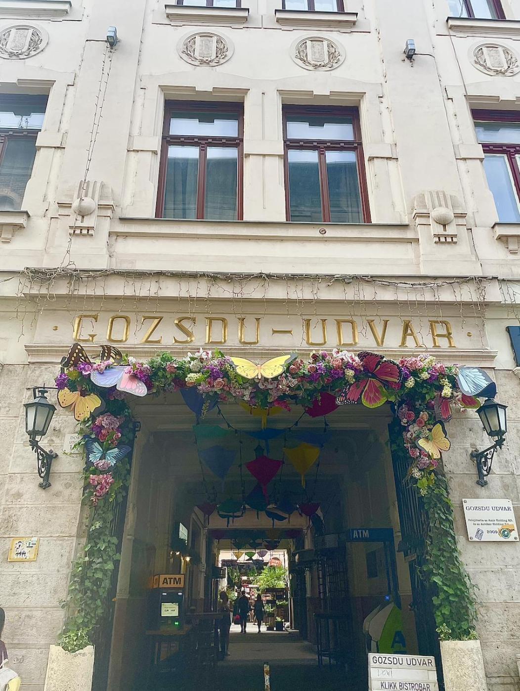 At Gozsdu Courtyard #partyzone #downtown #freeparking Apartmán Budapešť